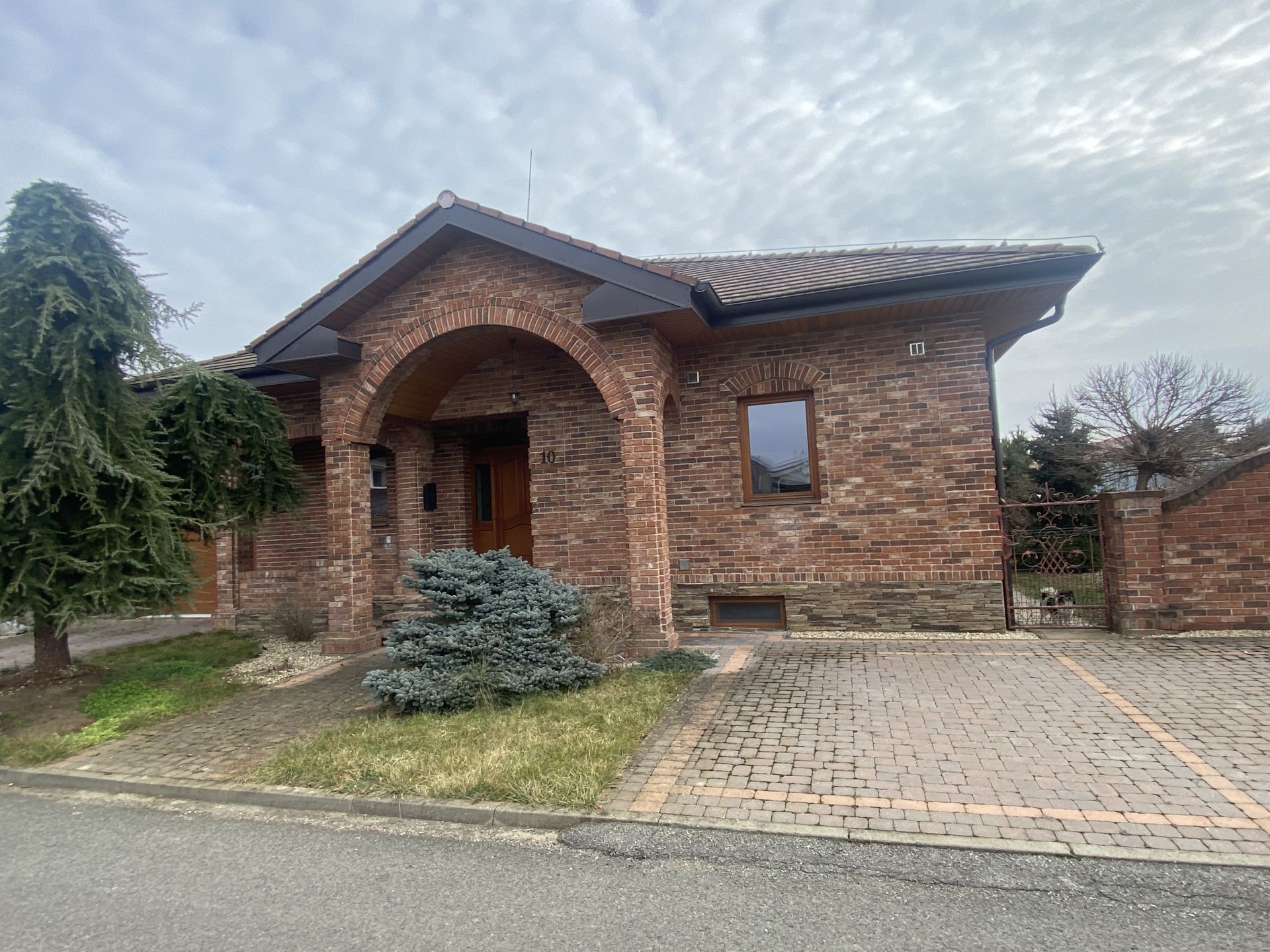 Na predaj luxusná rodinná vila v Michalovciach