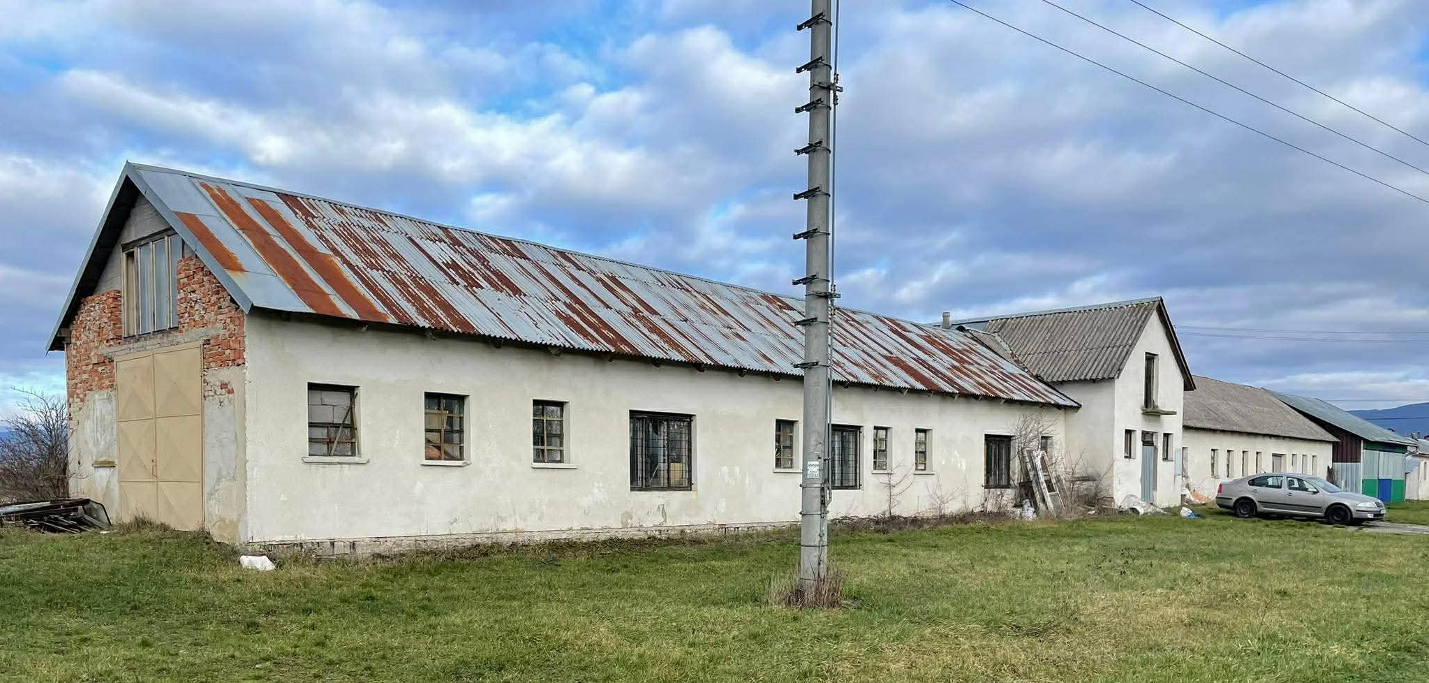 Na predaj hala v obci Komárovce, okr. Sobrance